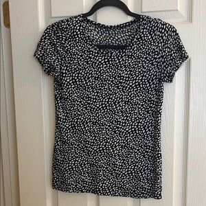 Ann Taylor Black and White Fitted Short Sleeve Tee